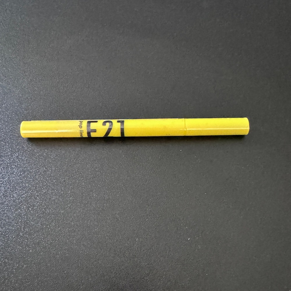 Forever 21 Pop Liner Lime Green Retractable Eyeliner Pencil FEL001 0.4g